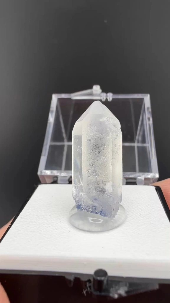 Quartz from Vaca Morta quarry, Bahia, Brazil - image 2