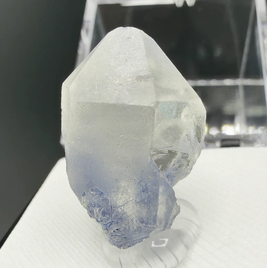 Quartz from Vaca Morta quarry, Bahia, Brazil - image 1