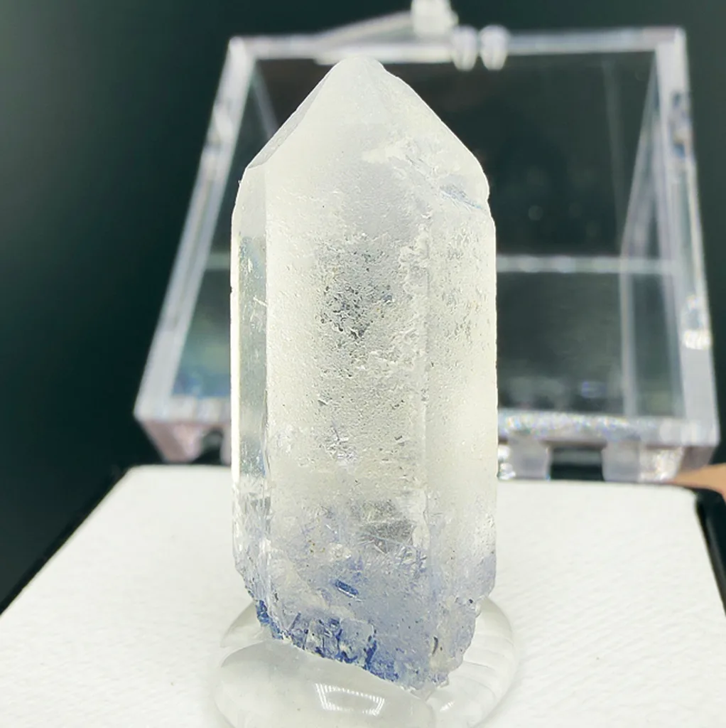 Quartz from Vaca Morta quarry, Bahia, Brazil - image 1