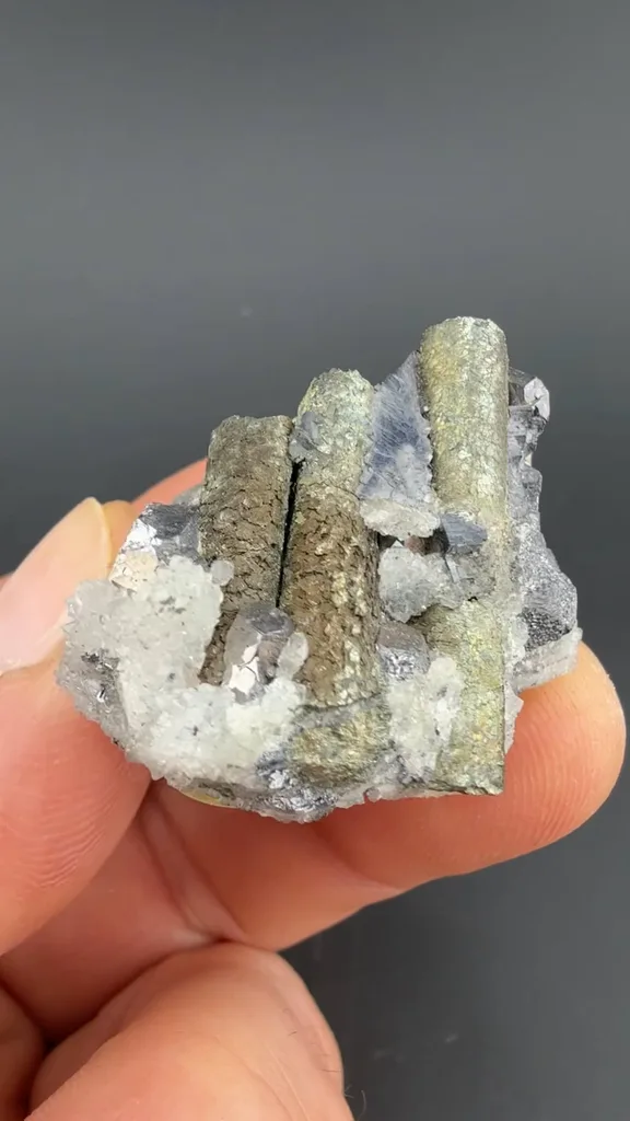 Quartz from Viburnum Trend Mining District, Missouri, USA - image 2