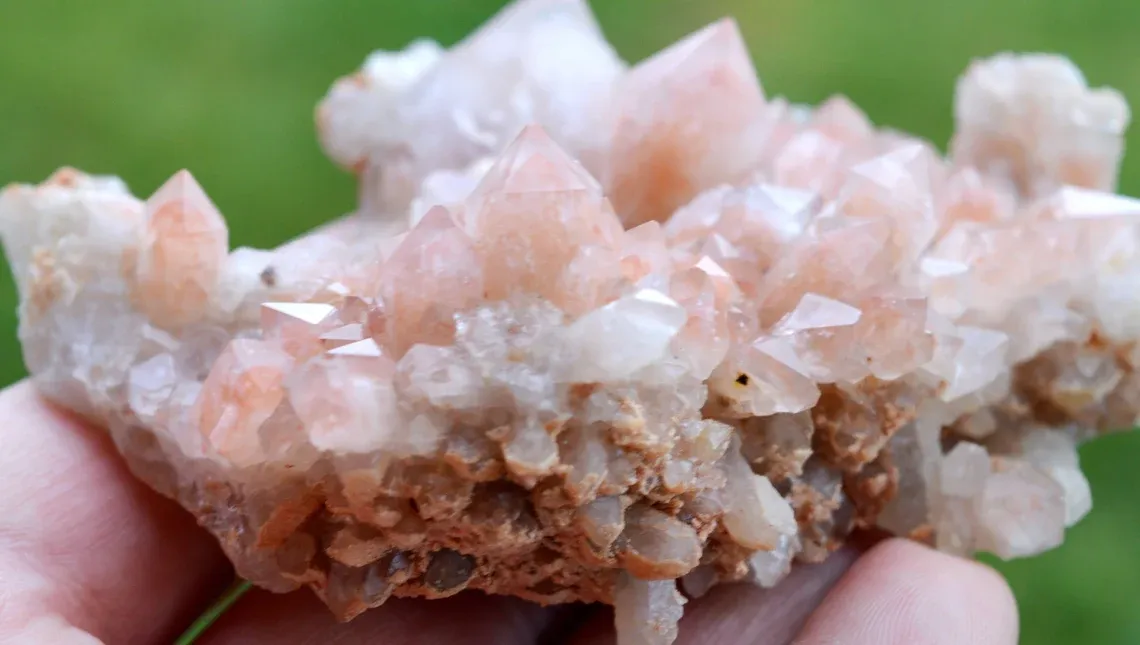 Quartz & Hematite 173 grams - Orange river, South Africa - image 6