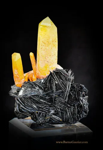 Quartz Hematite - image 2