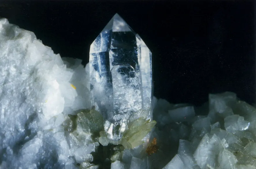 Quartz / Hingganite, Trimouns, Luzenac, Ariège, France image