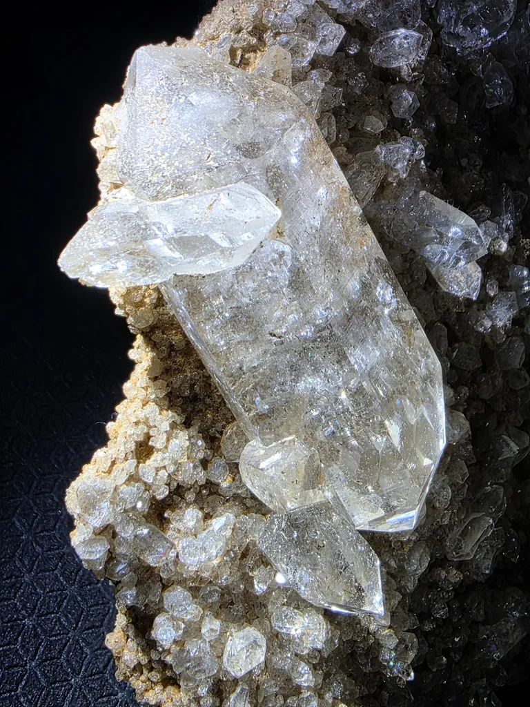Quartz in matrix - image 3
