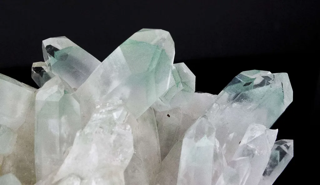 Quartz Included By Fuchsite - image 2