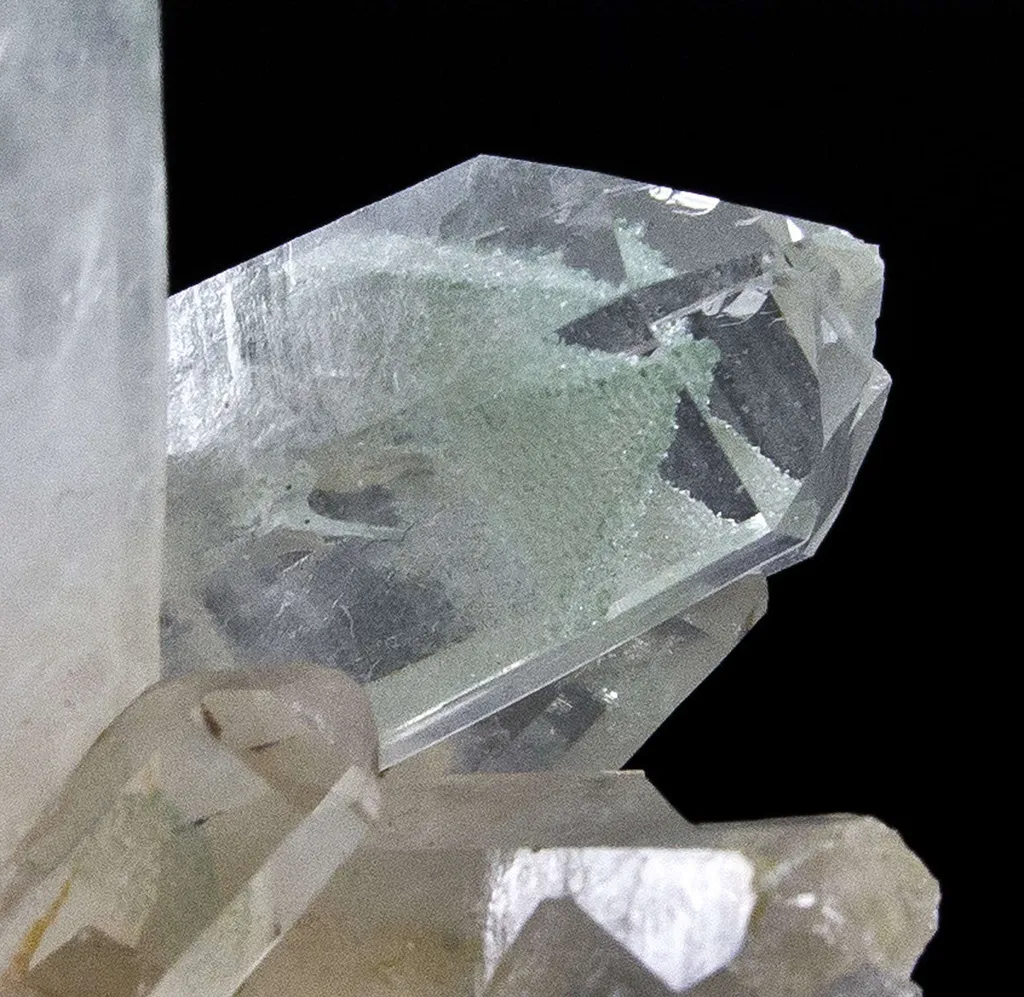 Quartz Included By Fuchsite - image 8
