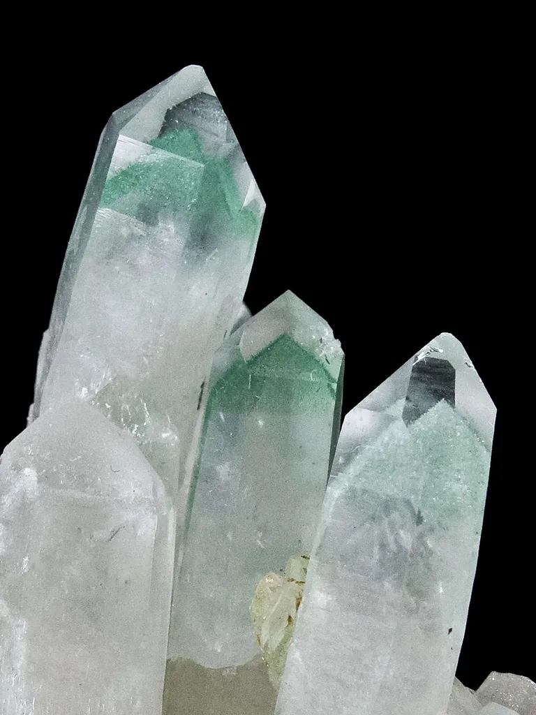 Quartz Included By Fuchsite - image 6