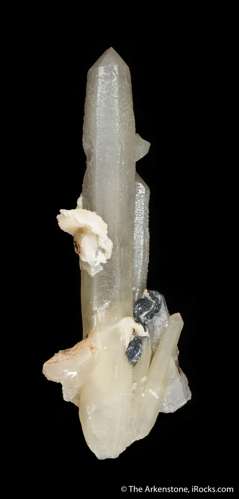 Quartz included by Hedenbergite, Hematite - image 3