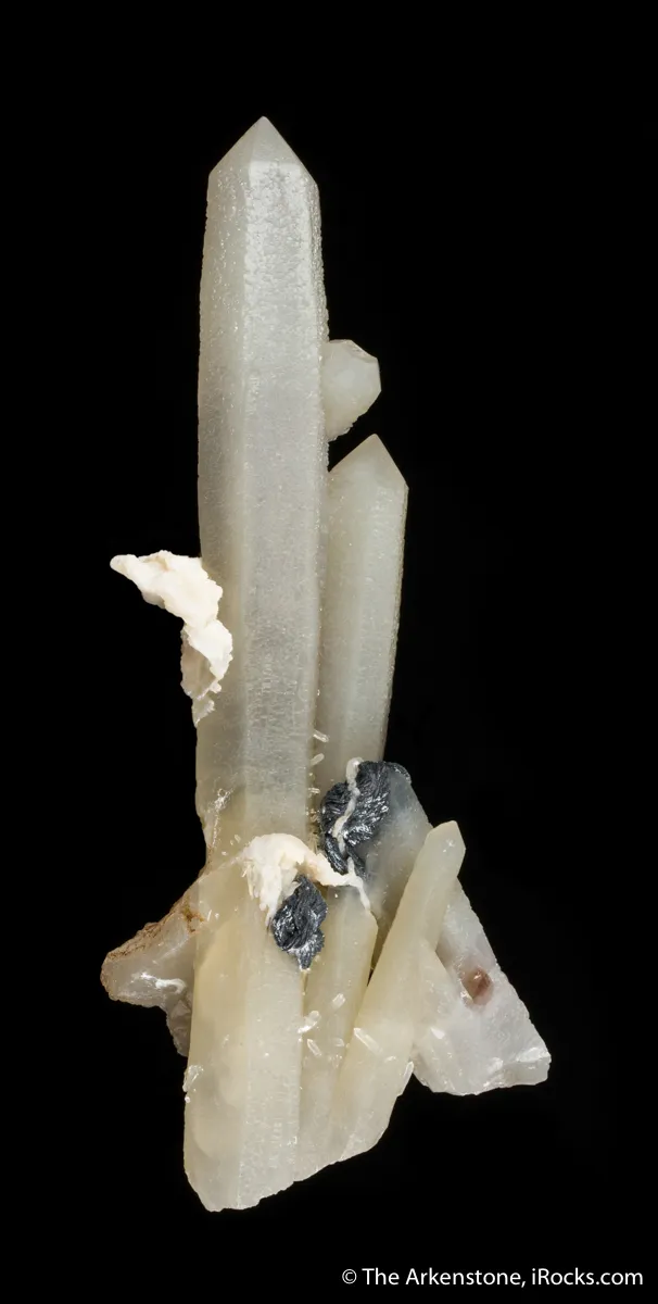Quartz included by Hedenbergite, Hematite - image 2