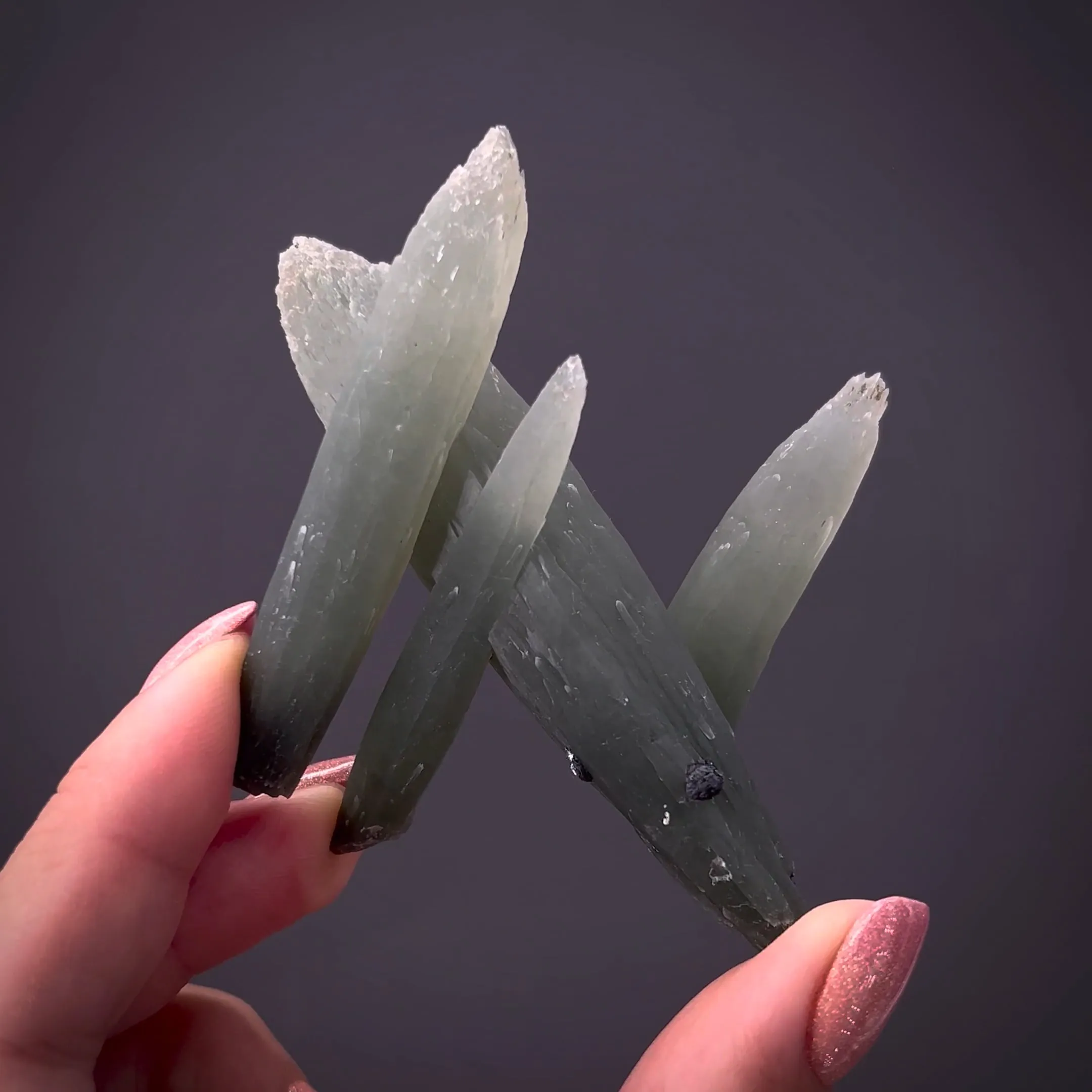 Quartz included by Hedenbergite (Prasem) - image 1
