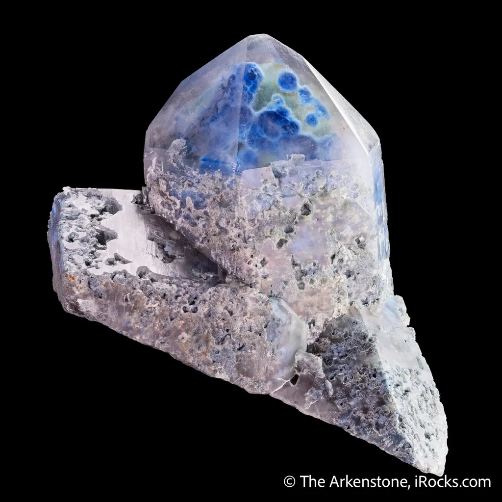 Quartz included by Shattuckite - image 5