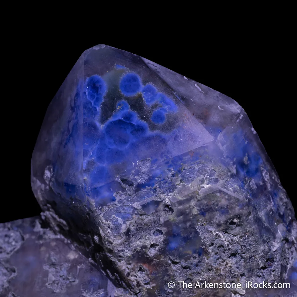 Quartz included by Shattuckite - image 3