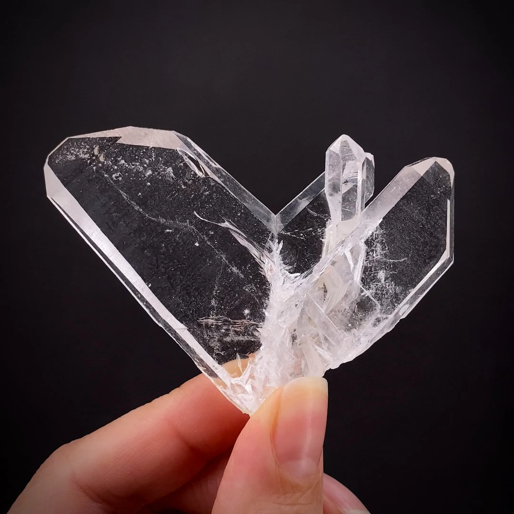 Quartz (Japan-law twin) - image 1