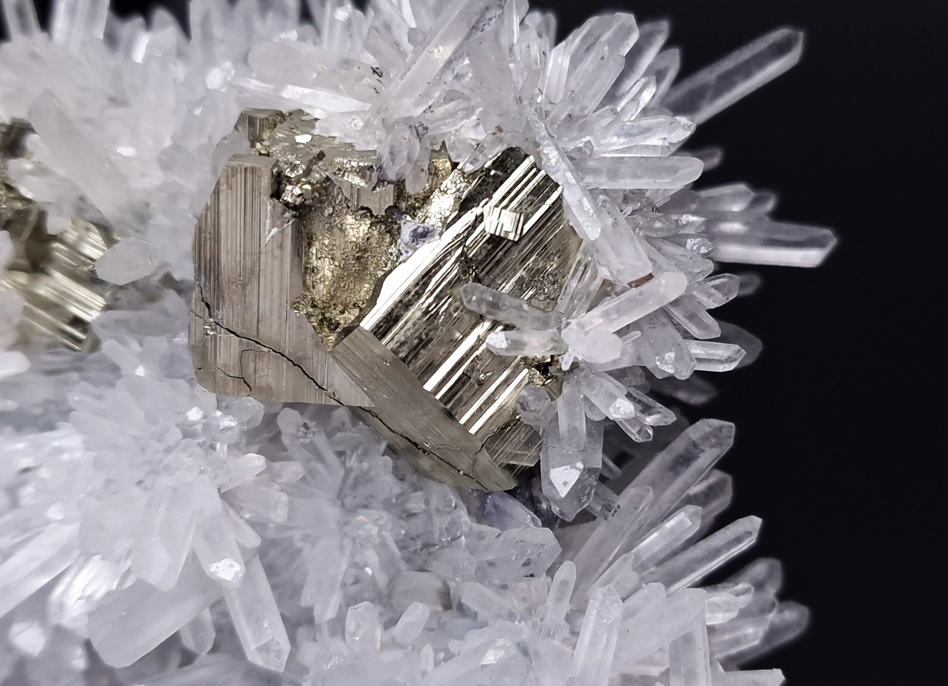 Quartz (Japan Law Twin) - image 3