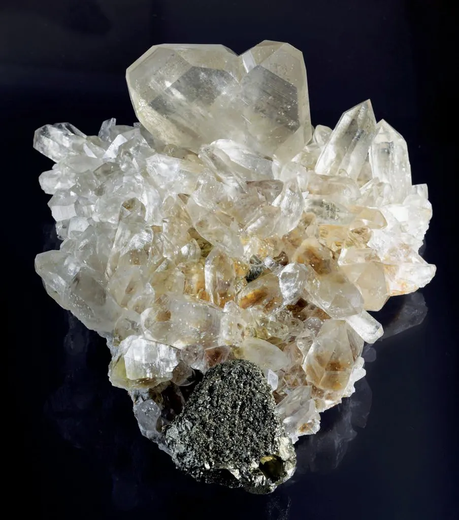 Quartz, Japan-law twin and Pyrite image