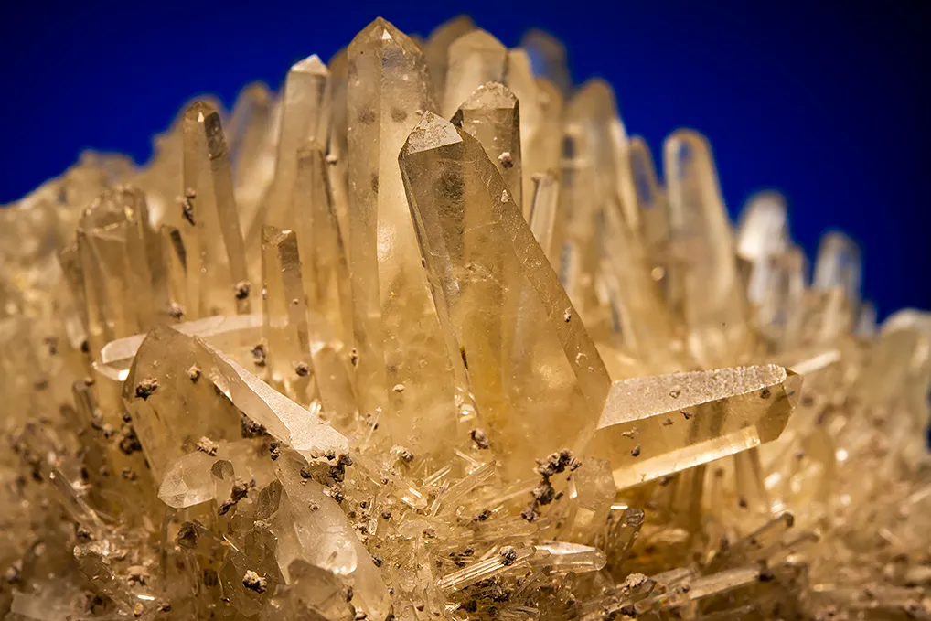 Quartz (Japan-law twin) with Pyromorphite - image 2