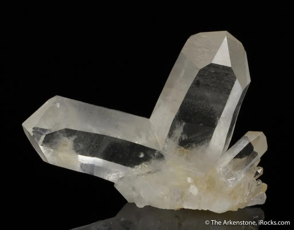 Quartz (Japan Law twinned) - image 5