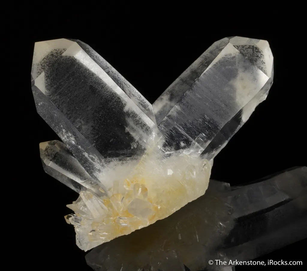 Quartz (Japan Law twinned) - image 4