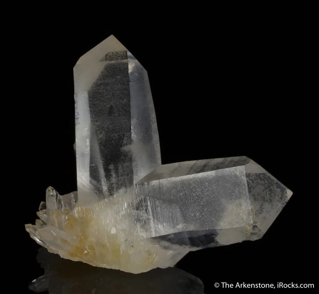 Quartz (Japan Law twinned) - image 3