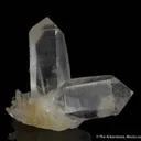 Quartz (Japan Law twinned) - image 3