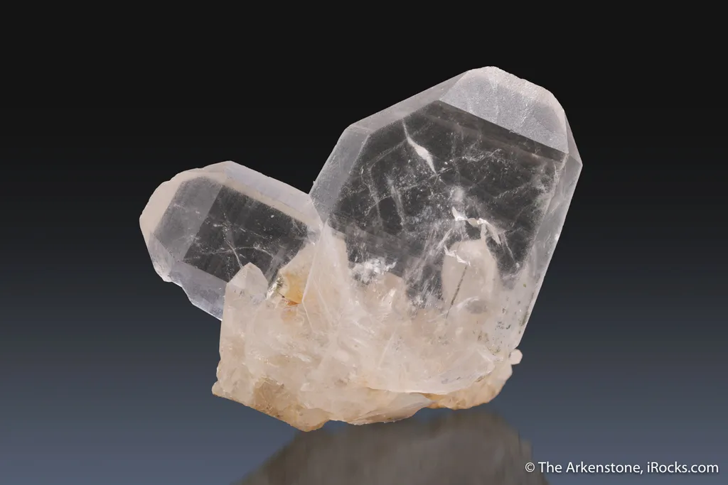 Quartz (Japan-law twinned) - image 2