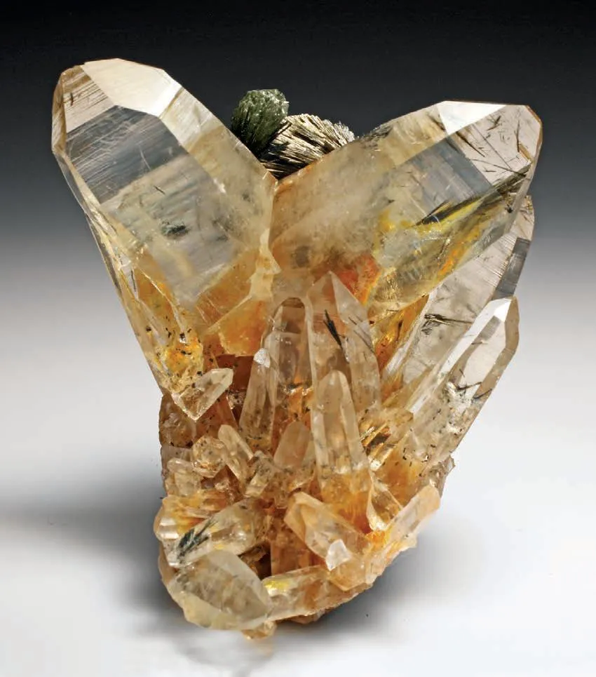 Quartz, luinaite-(OH) image