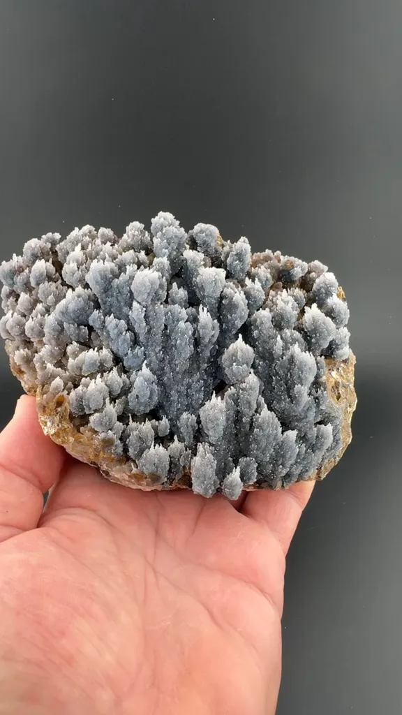 Quartz on Andradite image