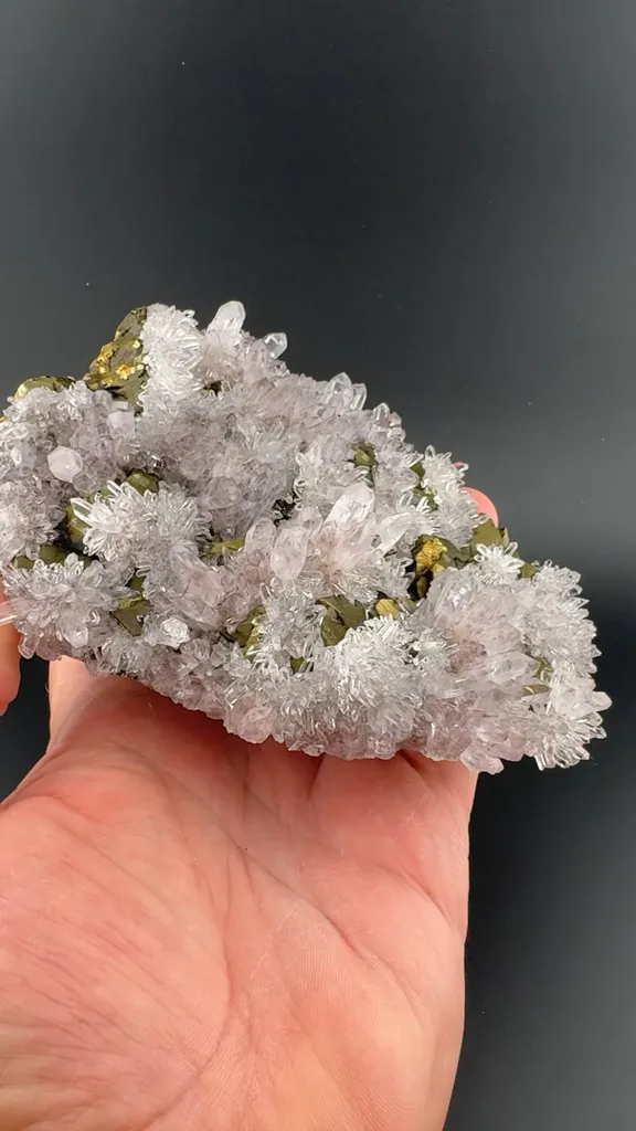 Quartz on Chalcopyrite image