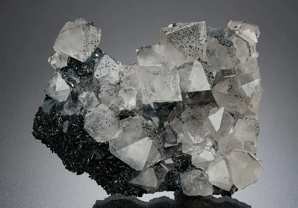 Quartz on Hematite image