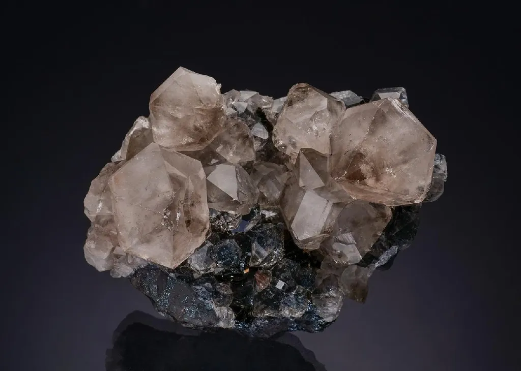 Quartz on Hematite image