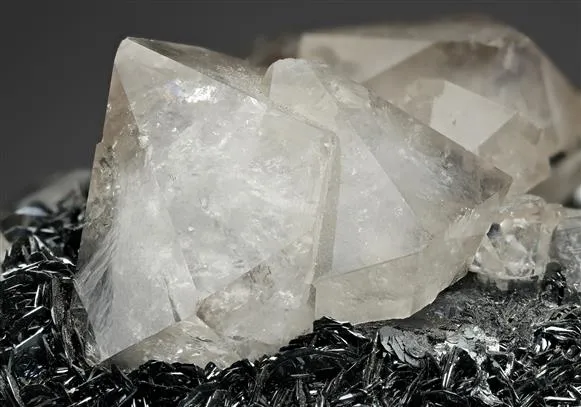 Quartz on Hematite - image 1
