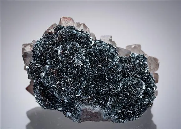 Quartz on Hematite var. Specularite - image 1