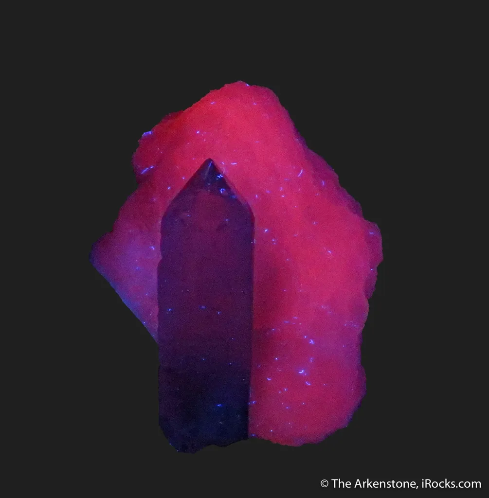 Quartz on Manganoan Calcite (fl) image