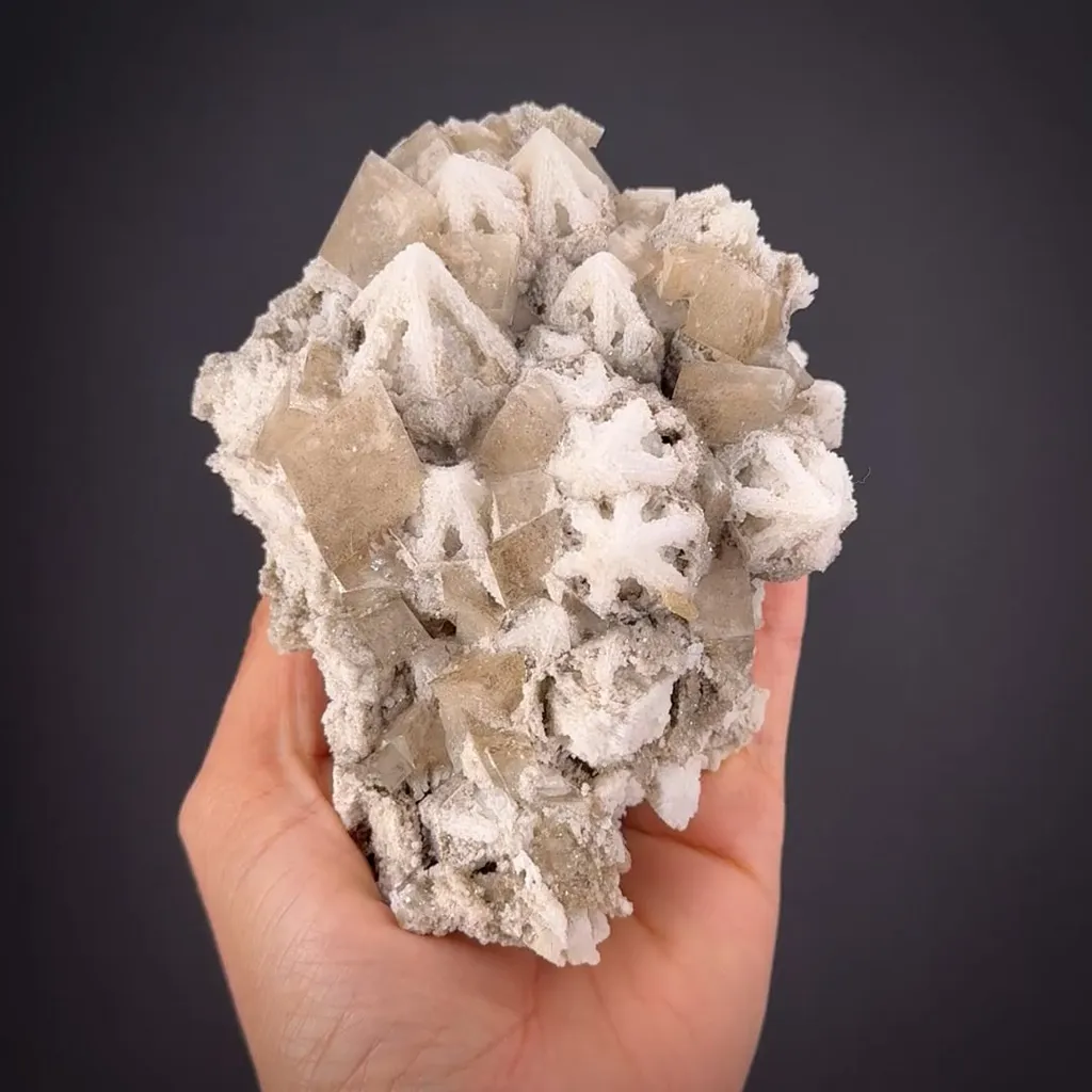 Quartz on Quartz with Calcite image