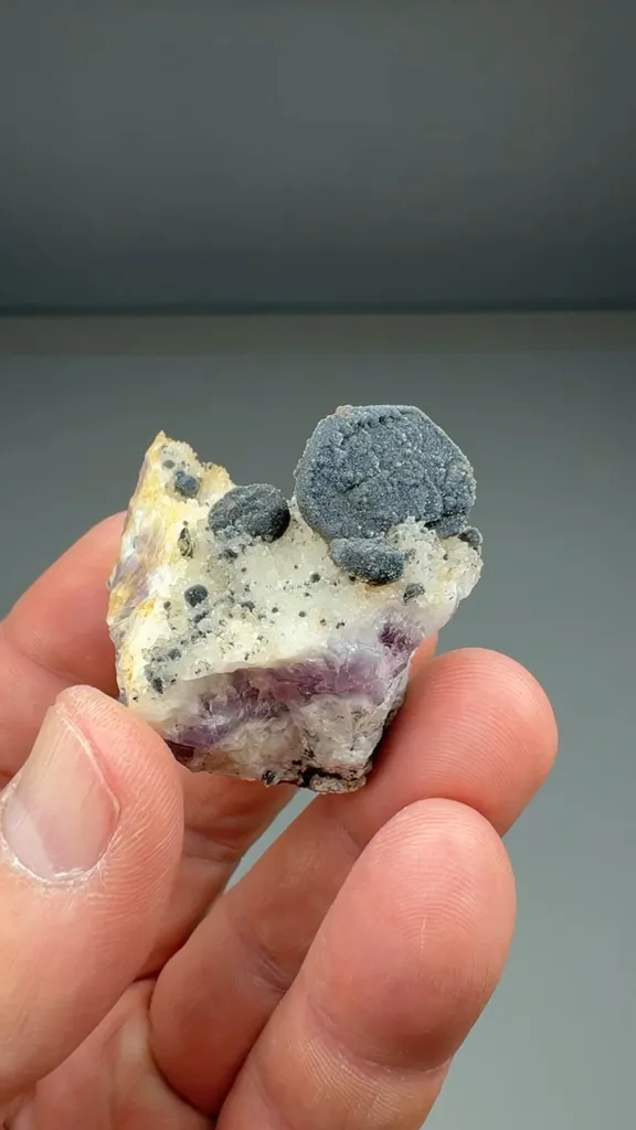 Quartz on Sphalerite cast (G-018) image