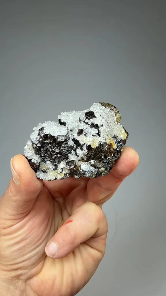 Quartz on Sphalerite - image 2
