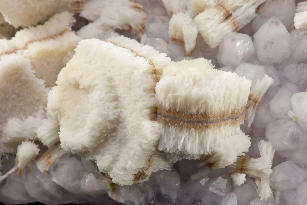 Quartz Ps. Calcite on Quartz - image 3