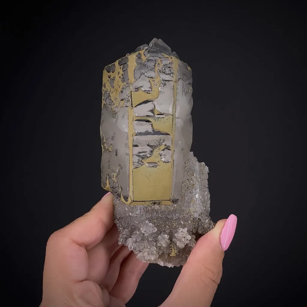 Quartz ps. Calcite on Quartz ps. Calcite image