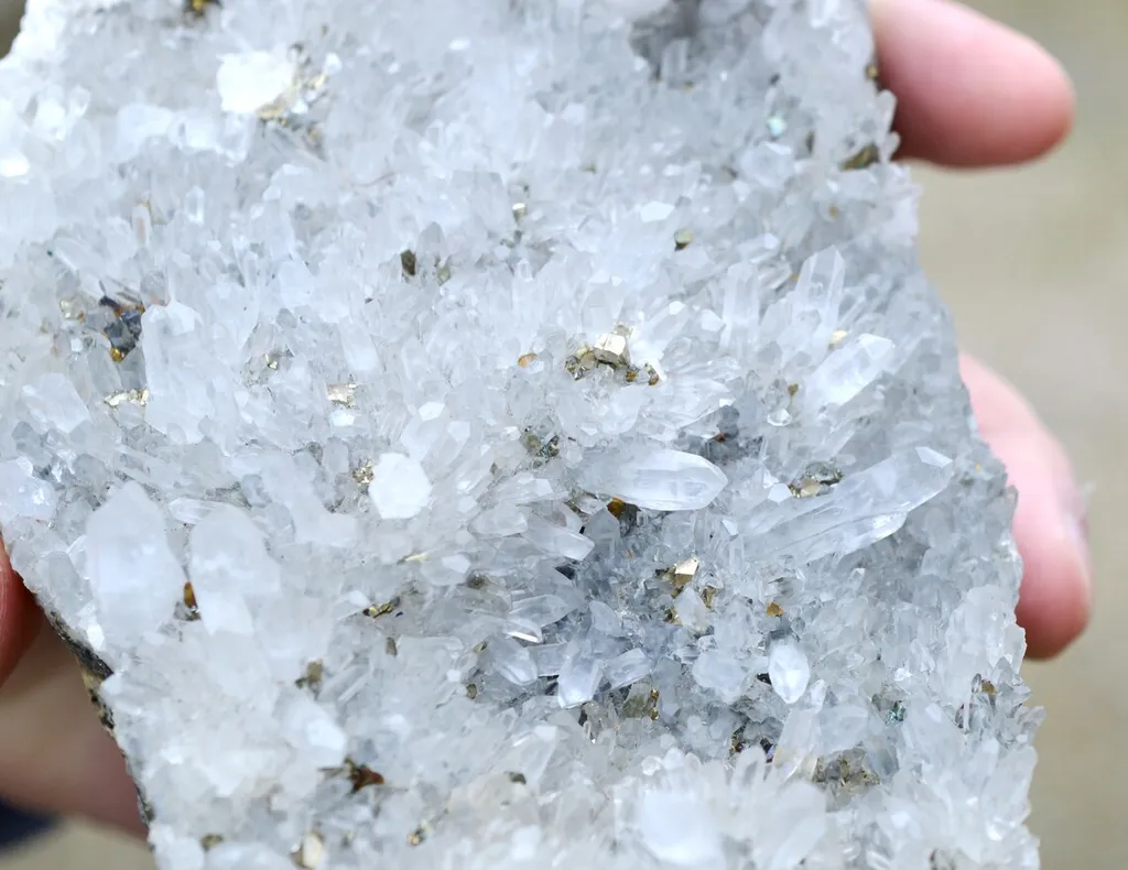 Quartz & Pyrite 2044 grams - Cavnic, Maramureș County, Romania - image 5