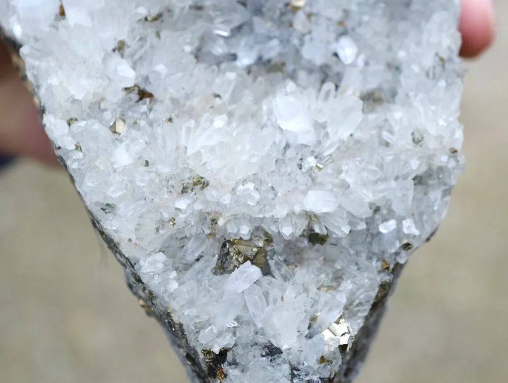 Quartz & Pyrite 2044 grams - Cavnic, Maramureș County, Romania - image 6
