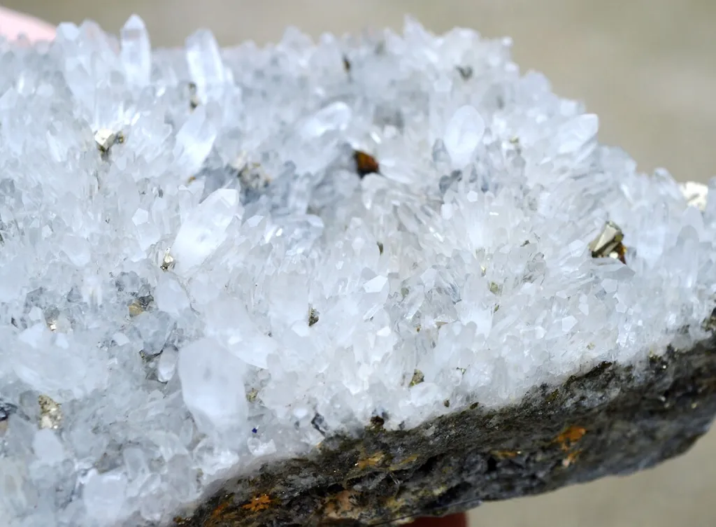 Quartz & Pyrite 2044 grams - Cavnic, Maramureș County, Romania - image 4