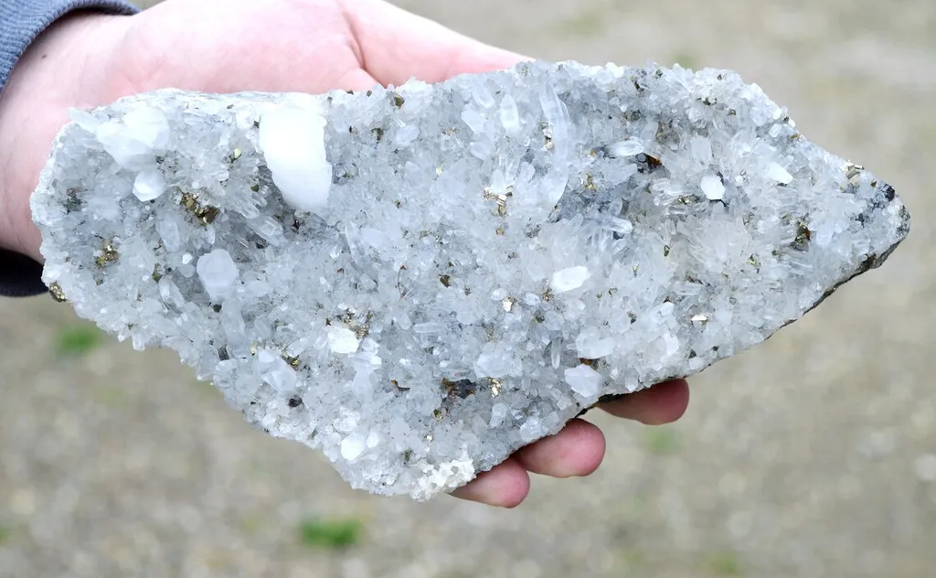Quartz & Pyrite 2044 grams - Cavnic, Maramureș County, Romania - image 2