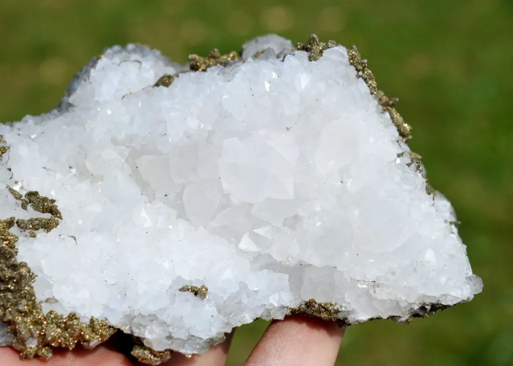 Quartz & Pyrite 900 grams - El Hammam Mine, Khémisset Province, Rabat-Salé-Kénitra Region, Morocco - image 4