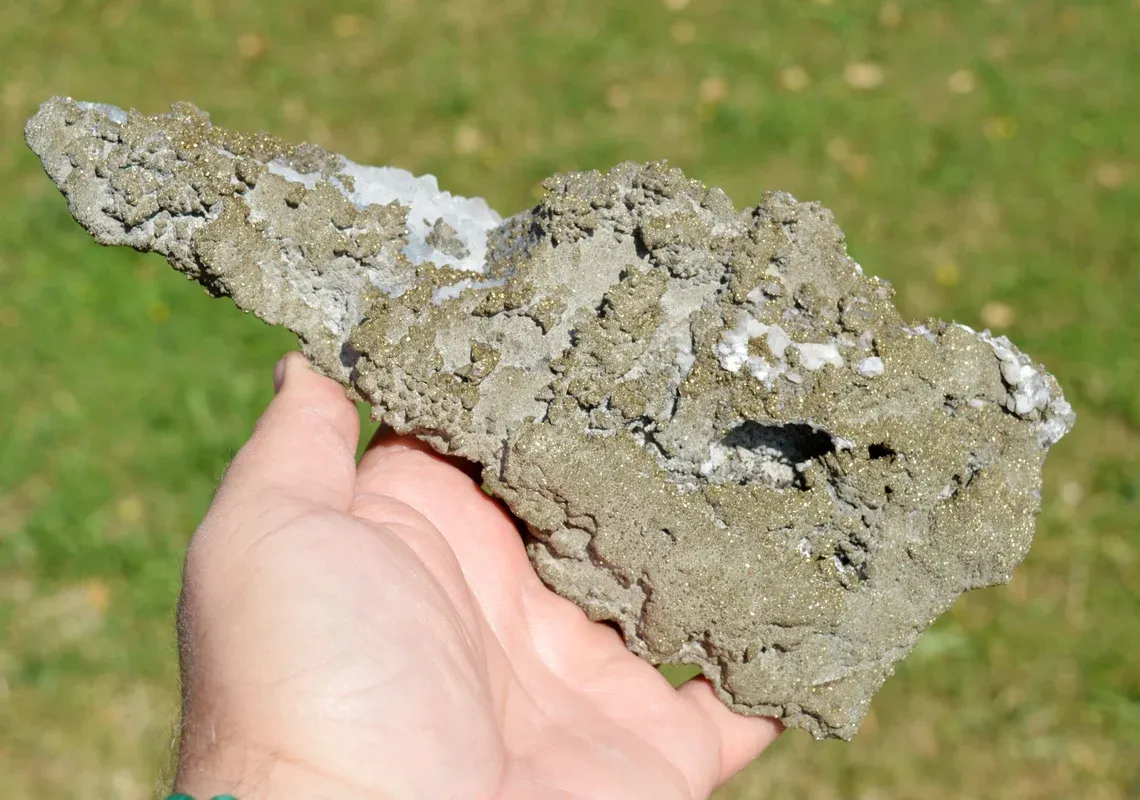Quartz & Pyrite 900 grams - El Hammam Mine, Khémisset Province, Rabat-Salé-Kénitra Region, Morocco - image 9