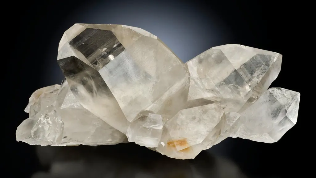 Quartz (Reichenstein-Grieserntal–law twin, Grieserntal form) image