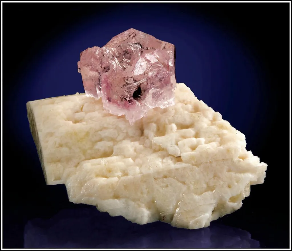 Quartz (rose), Albite image