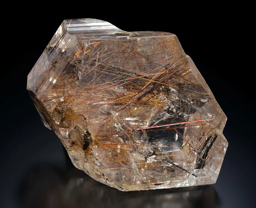 Quartz (rutilated and polished) image