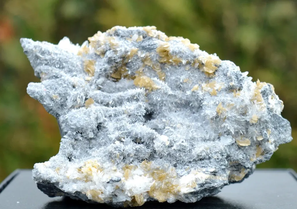 Quartz & siderite 620 grams - La Mure, Isère, Auvergne-Rhône-Alpes, France image