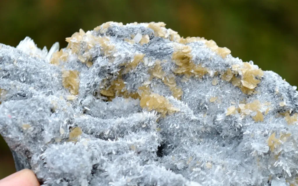 Quartz & siderite 620 grams - La Mure, Isère, Auvergne-Rhône-Alpes, France - image 3