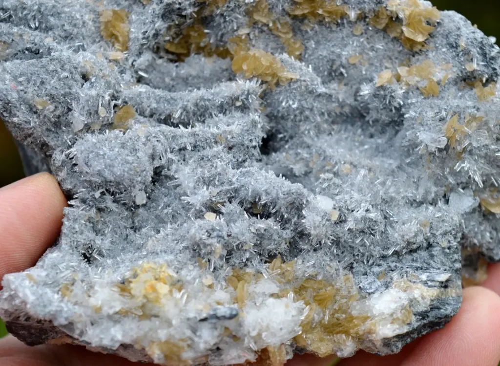 Quartz & siderite 620 grams - La Mure, Isère, Auvergne-Rhône-Alpes, France - image 4